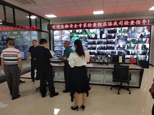 ?？谑秀y行業(yè)金融機(jī)構(gòu)安全評(píng)估小組蒞臨中金鷹押運(yùn)護(hù)衛(wèi)公司檢查指導(dǎo)工作
